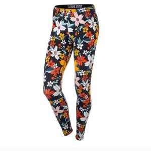 Gently Used Women’s NIKE floral leggings flower M